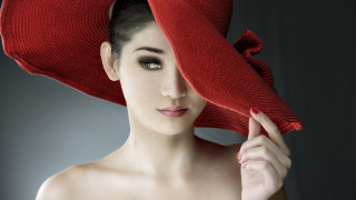 Red hat scarf fashion portrait - a red scarf free wallpaper