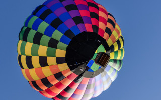 Colorful hot air balloon blue - a colorful hot air balloon free wallpaper