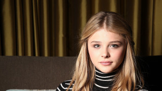 Woman couch suitcase curtain relaxing - a curtain behind her free wallpaper for desktop