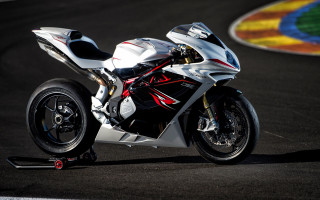 Motorcycle race track helmet photorealism - ray free wallpaper