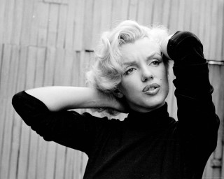 Blonde woman blackshirt blackpants hands - alfred eisenstaedt free wallpaper