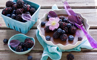 Berries chocolate pudding table purple - art brenner free wallpaper