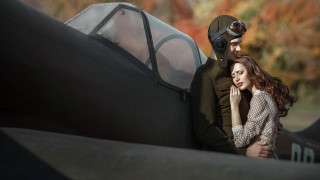 Man woman plane pilot leaning - anka zhuravleva free wallpaper
