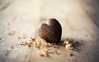 Heart wooden object dried flowers - a wooden table free wallpaper