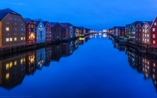 River houses bridge night lights - ambient light free wallpaper