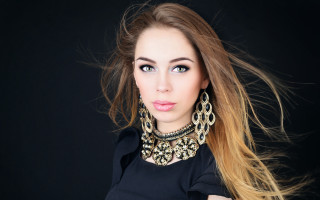 Woman longhair necklace earrings portrait - long hair and a necklace free wallpaper for desktop