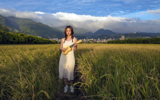 Woman field banana city clouds - a banana free wallpaper