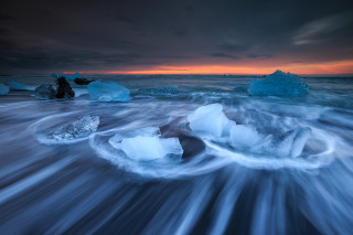 Icebergs sunset water city lights - a group of icebergs free wallpaper
