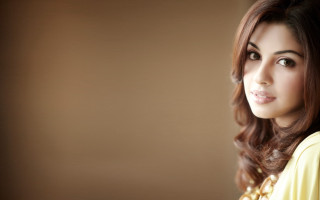 Woman long hair yellow shirt 12 - a yellow shirt free wallpaper for desktop