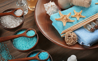 Sea salt starfish table photorealism - a wooden spoon free wallpaper