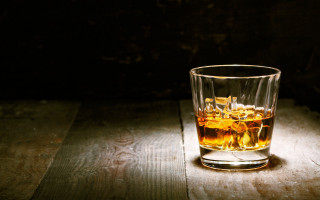 Whiskey glass wooden table dark - david begbie free wallpaper for desktop