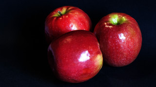 Three red apples black surface - a green stem free wallpaper for desktop