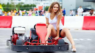 Woman sitting cart engine asian - the front free wallpaper for desktop