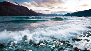 Rocky beach waves mountains sunset - a rocky beach free wallpaper for desktop
