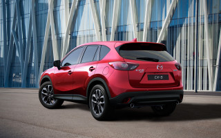 Red mazda cx3 glass facade - a black roof free wallpaper