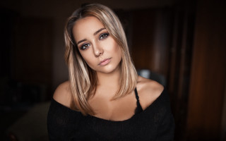 Woman long hair black top 9 - a black top free wallpaper