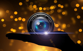 Hand camera lens bokeh city - a camera len free wallpaper for desktop
