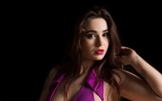 Woman purple top hand head - a purple top free wallpaper