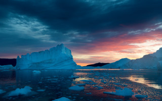 Iceberg lake sunset cloudy sky - a large iceberg free wallpaper