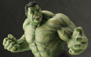 Green faced man fighting stance - hyper realistic face free wallpaper