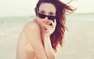 Beach bikini woman sunglasses cellphone - her ear free wallpaper