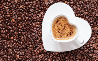 Heart coffee cup beans spoon - a spoon in the middle free wallpaper