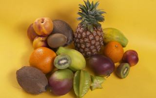 Fruit pile yellow tablecloth pineapple - a pineapple free wallpaper