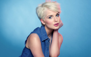 Blue pink hair woman portrait - anne ryan free wallpaper