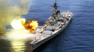 Battleship smoke water side large - a large battleship free wallpaper