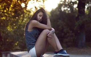 Woman sitting park portrait jewelry - a bench in a park free wallpaper for desktop