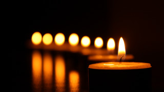 Candles reflection dark room gothic - free light wallpaper