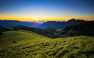 Grassy field mountains sunset trail - a trail free wallpaper