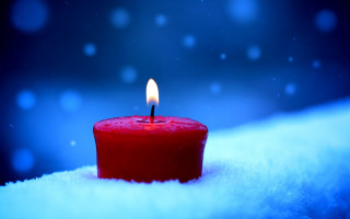 Red candle snow blue background - candle free wallpaper for desktop