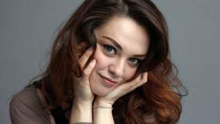 Red hair woman ring hands - anna findlay free wallpaper