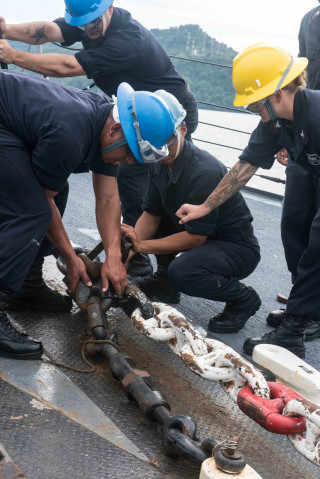 Men working pipe boat helmets - a boat free wallpaper for mobile