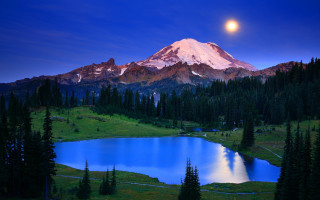 Mountain lake fullmoon blue sky - a lake in the foreground free wallpaper
