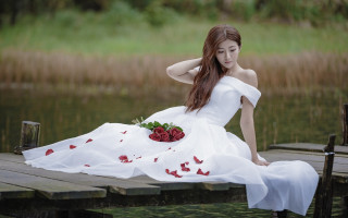 Woman white dress dock strawberries - strawberry free wallpaper