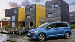 Blue van dock building boat - a dock next free wallpaper for desktop