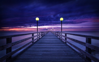 Pier light post lamp moon - moody free wallpaper