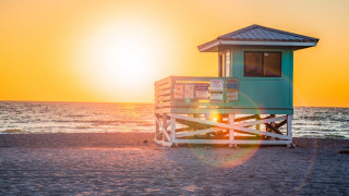 Lifeguard tower beach sunset ocean - the background and the ocean in the foreground free wallpaper