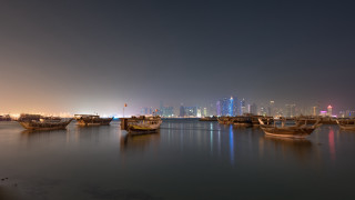 Boats city skyline night lake - daren bader free wallpaper for desktop