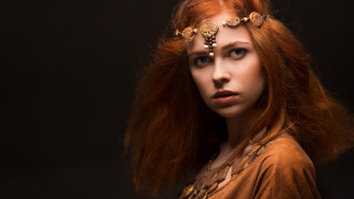 Red haired woman gold headpiece - raphaelite free wallpaper