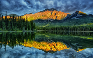 Mountain range reflection lake sunset 8 - a forest in the background free wallpaper