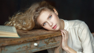 Woman portrait blonde blueeyes serious - a book free wallpaper