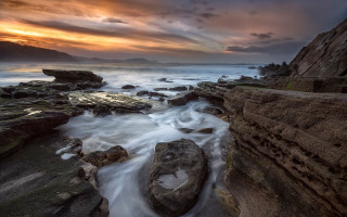 Rocky beach sunset clouds ocean - a rocky beach free wallpaper for desktop