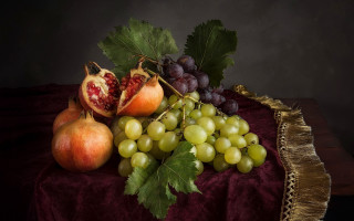 Grapes pomegranates stilllife photorealistic food - a cloth free wallpaper for desktop