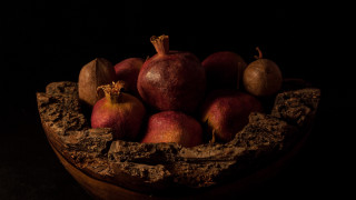 Wooden bowl apples pears black - food photography free wallpaper