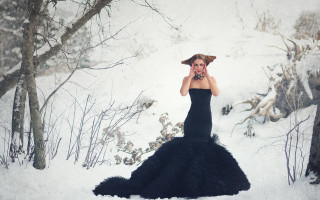 Woman black dress snow hat - the snow free wallpaper for desktop