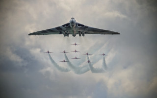 Planes flying formation smoke trails - behind them free wallpaper