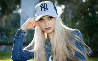 Blonde woman yankees hat denim - new objectivity free wallpaper